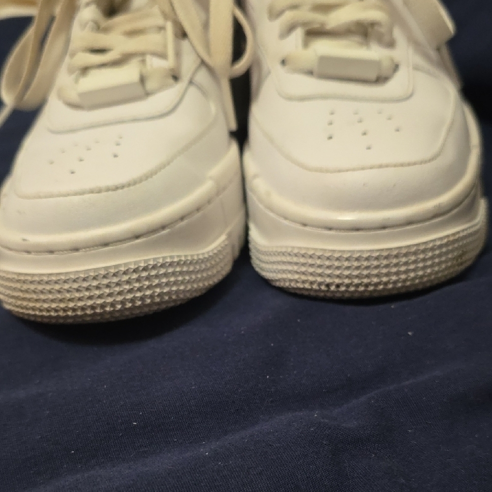 Nike Women's Cream Sneakers - Picture 11 of 13